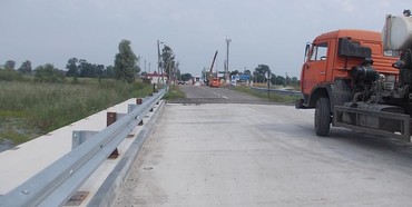  На кордоні Рівненщини з Білоруссю знову ремонтують міст